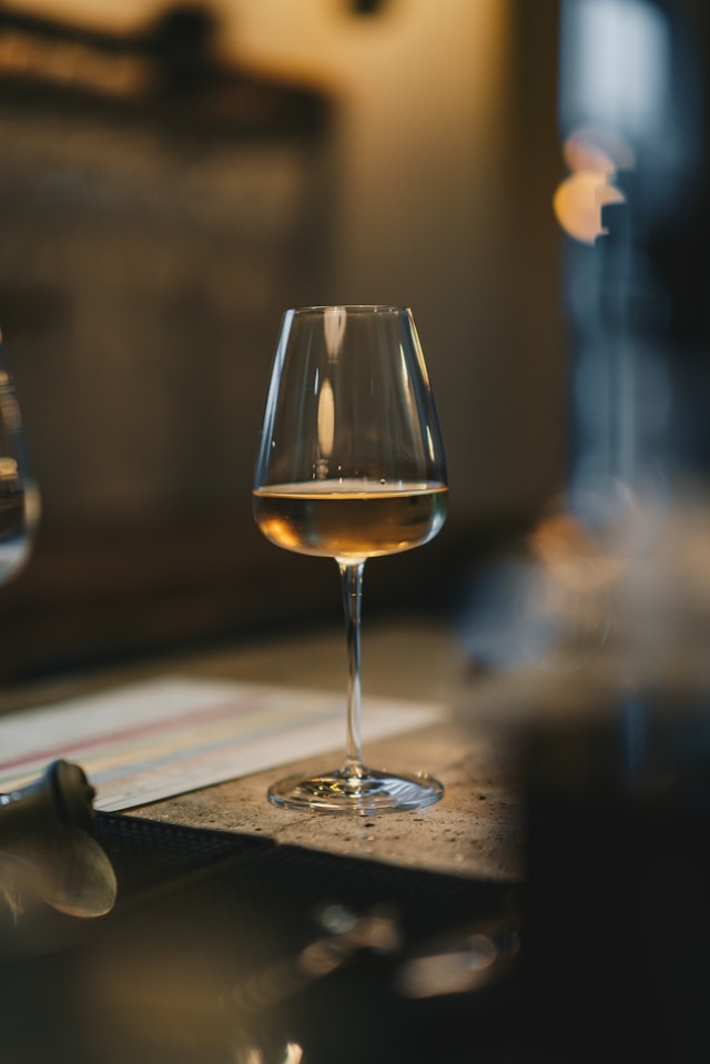 Best Non-Alcoholic White Wine: 2026 Taster's Guide