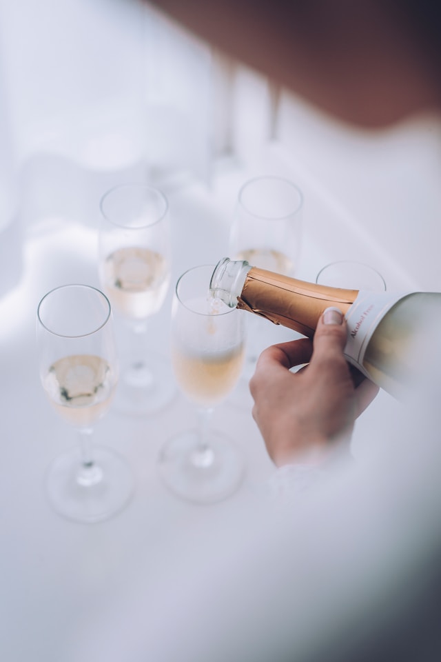 Best Non-Alcoholic Sparkling Wine: 2026 Taster's Guide